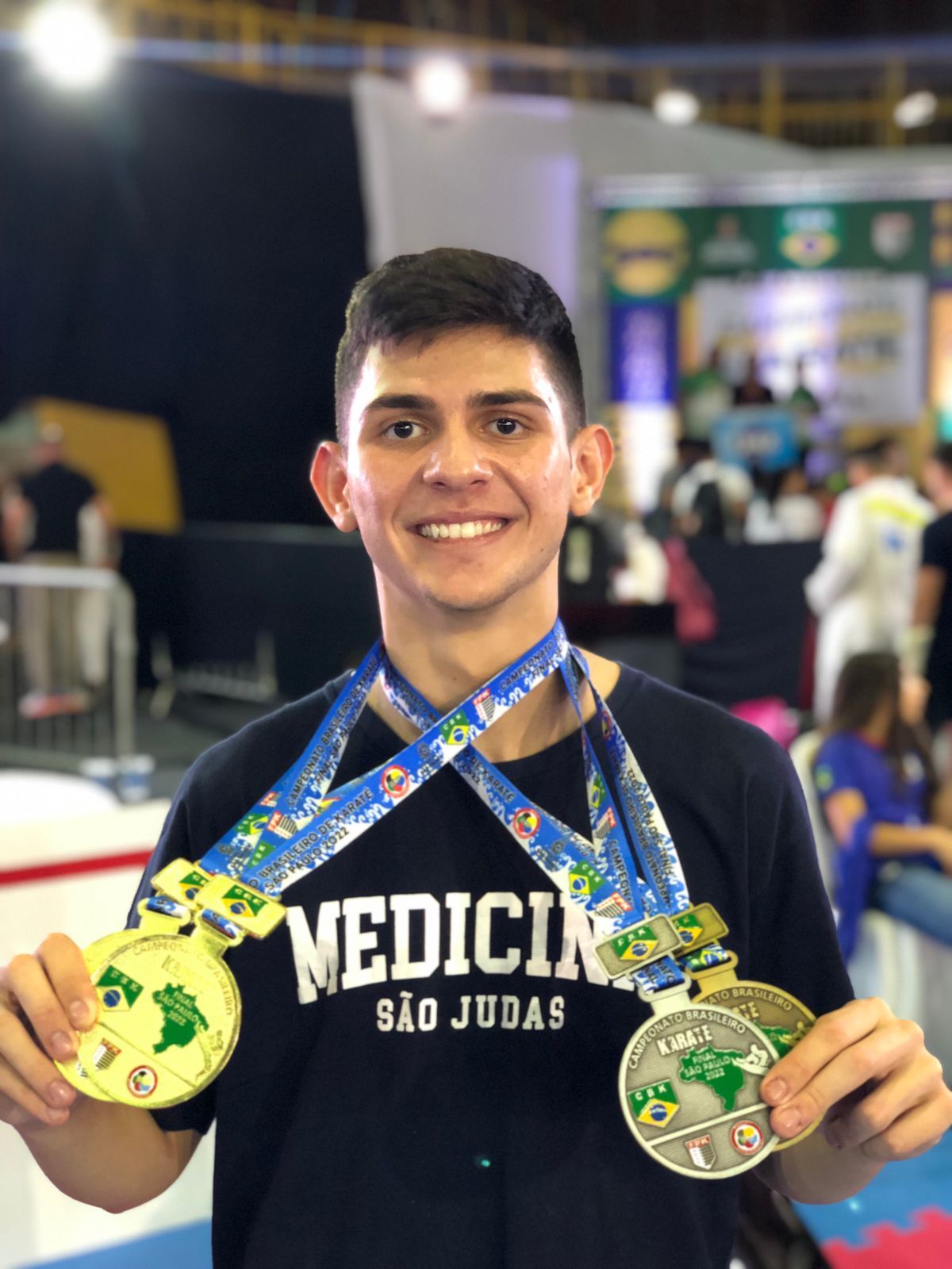 Campeão de Karatê e estudante de  Medicina: conheça Matheus Bortolomasi